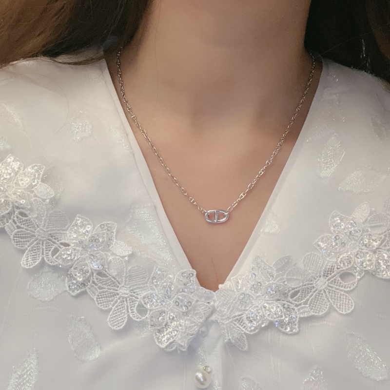 H**me5 necklaces